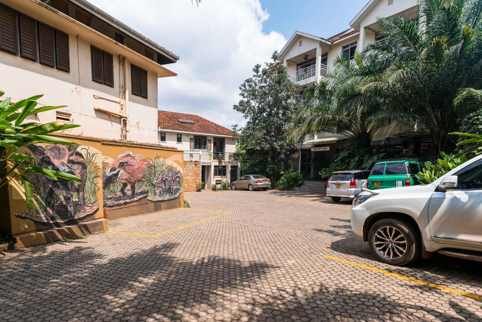 Bushpig Backpackers Vandrehjem Kampala Eksteriør billede